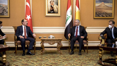 Bakan Muş, Barzaniler ile görüşmek için Erbil’e gitti