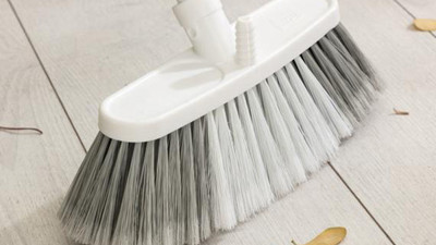 Yargıtay temizlik fırçasını 'silah' saydı