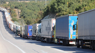 Şoförlere saç baş yolduran kuyruk 20 kilometreyi aştı