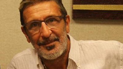 Cem Özer, eşinin bikinili pozlarını paylaştı