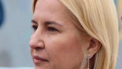 Gagavuzya Cumhurbaşkanı Irina Vlah bozkurt küpeleriyle meşhur oldu