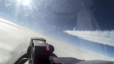 Rusya ve ABD savaş uçakları kapıştı