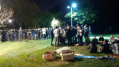 Barınma sorunu yaşayan öğrencilerin Kadıköy'deki eylemine müdahale edildi