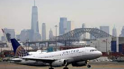 Ünlü havayolu şirketi aşısız çalışanlarını işten çıkarıyor