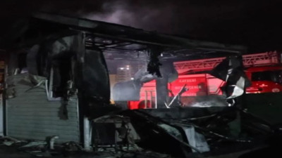 İşten çıkarılan kepçe operatörü ortalığı ateşe verdi