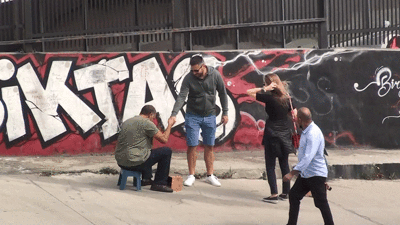 Turistlere fırçalı tuzak