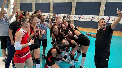 İşitme Engelliler Kadın Voleybol Milli Takımımız dünya şampiyonu. Göğsümüzü kabarttılar