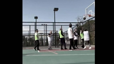 Fahrettin Altun, Cumhurbaşkanı Erdoğan'ın basketbol oynadığı görüntüleri paylaştı