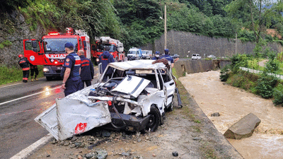 Otomobil dereye yuvarlandı