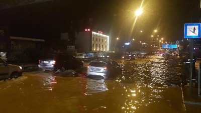 Trabzon’u sağanak vurdu: Sürücüler zor anlar yaşadı