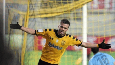 Futbolcu aracında ölü bulundu