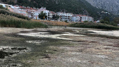 Kuruyan gölün yerine yapılaşma skandalı