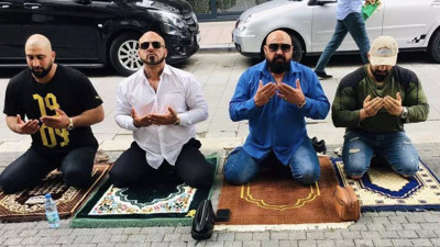 Geceleri hovarda, gündüzleri sofi