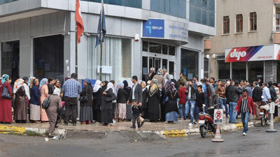 Emekli Milli Eğitim Müdürü bile İŞKUR kuyruğunda. Ağla Türkiye'm ağla