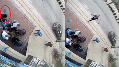 Bu nasıl insanlık. Satırlı saldırgandan kurtulmak için sığındığı 5 adam sadece izledi