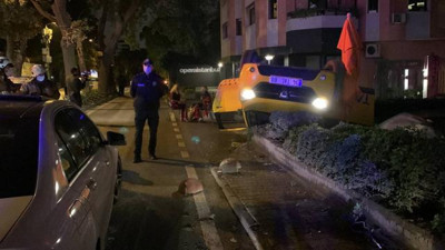 İstanbul'da taksi takla attı