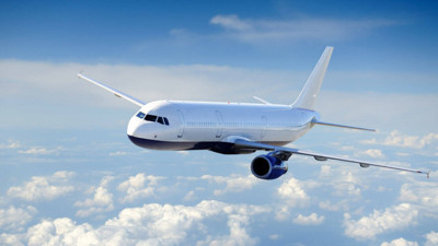 Havayolu şirketinden tarihi karar! Bayanlar ve baylar anonsu tarihe karışıyor