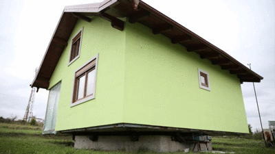 Eşi için dönen ev yaptı