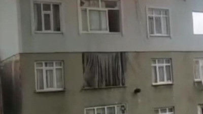 Bağcılar'da çatı katı alev alev yandı