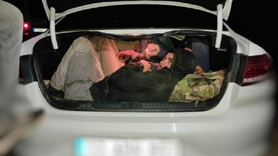 İki arabadan 29 Afgan ve Pakistanlı çıktı