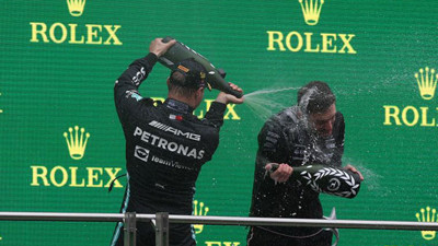 Peki o zaman kim izin verdi alkollü şampanyaya? Herkes birbirine soruyor! Şampanyalar patladı, AKP karıştı