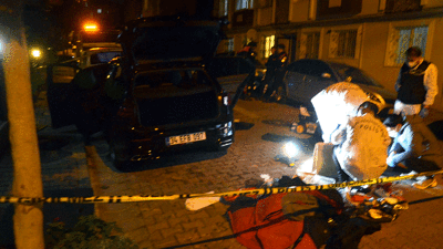 Polislere silahlı saldırı anı