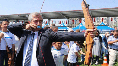 AKP'li belediye okçuluk tesisi için milyonlarca lira harcamıştı. Kamu arazilerini satışa çıkardı