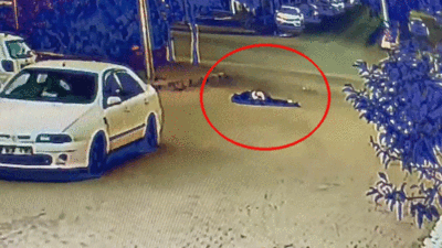 Eşinin yanında gördüğü adama dehşeti yaşattı