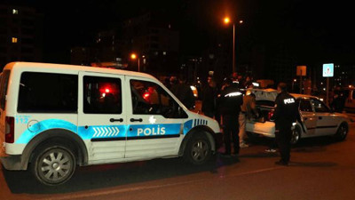 Polisin 'dur' ihtarına uymayan otomobildekiler yakalandı
