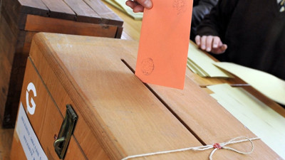 AKP seçim sistemini değiştiriyor. Kullanılan oy sandık kapanmadan değiştirilebilecek. AKP'den her şekilde seçim kazanma yöntemi