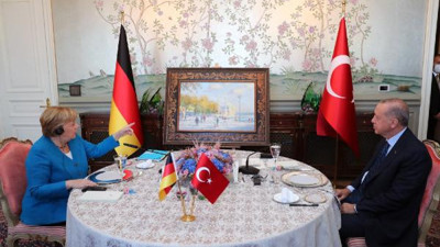 Erdoğan'dan Merkel'e Ortaköy tablosu