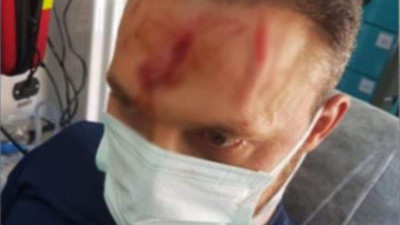 Alevi ortaokul öğretmenine sandalyeli saldırı