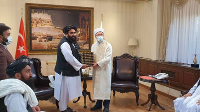 Taliban heyetiyle görüşen Diyanet İşleri Başkanı Ali Erbaş'tan dikkat çeken hareket