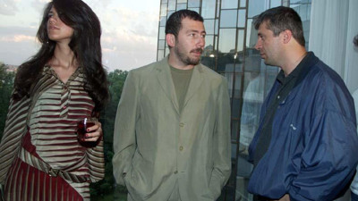 Sergen Yalçın'ın efsanevi takım elbiseli ikinci fotoğrafını gazeteci Orhan Yıldırım paylaştı