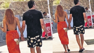 Ünlü sunucu programa davet ettiği doktorla el ele yakalandı