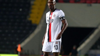Beşiktaş'ta Atiba sakatlandı
