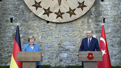 Erdoğan koalisyonları kötüleyip başkanlık sistemini övünce Merkel ne tepki verdi