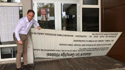 Gençliğe Hitabe'nin Zonguldak Valilik önündeki mazgala kapak yapılmasına inceleme