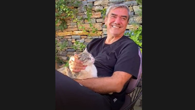Yılmaz Özdil kedili videosuyla kime nazire yaptı. Kucağında kedi ‘Duble Süvari’den sonra dedi