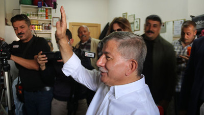 Ahmet Davutoğlu kaza geçirdi! Bilgiyi yanında bulunan Nagehan Alçı verdi