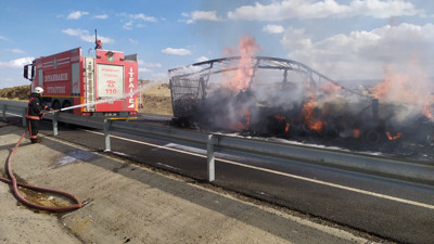 Şanlıurfa'da TIR'ının dorsesi alev alev yandı