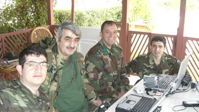 Yıl: 2004 Yer: Siirt. Başın sağ olsun çocuk. Mekanı cennet olsun. Babasını kaybeden Selçuk Bayraktar’ın paylaştığı o fotoğrafın hikayesi