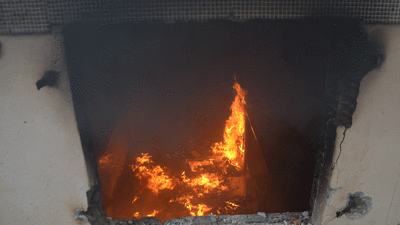 Avcılar'da 4 katlı binada yangın