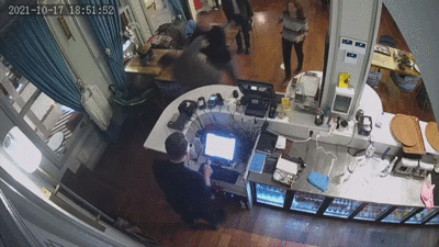 Demet Akalın’ın eşi Okan Kurt Cumhurbaşkanı'nın berberi tarafından tehdit edildiğini açıklamıştı. Kavganın görüntüleri ortaya çıktı