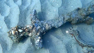 Amatör dalgıç tesadüfen fark etti denizin dibinden çıkardı. Paha biçilemiyor tam 900 yıllık