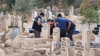 Yeni doğan bebeği çantaya koyup gömdüler