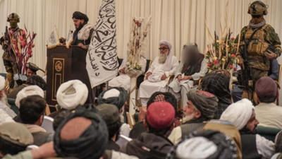 Canlı bombaların ailesine Taliban para dağıtıp toprak sözü verdi. İçişleri Bakanı ailelerle otelde buluştu