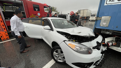 Sakarya'da 27 araçlı zincirleme kazalar: 3'ü ağır 17 yaralı
