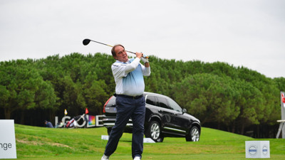 Yıldırım Demirören Türkiye Golf Federasyonu başkanlığına aday oldu. 10 milyon dolarlık golf sahasını 320 milyon dolara Ziraat Bankası'na sattığı iddia edilmişti