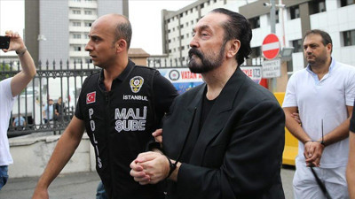 Adnan Oktar'ın yeni imajını 'kedicik' paylaştı